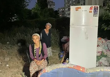 Adana'da 3 kardeş ev sahibi tarafından kandırıldı sokağa atıldı