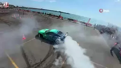 Asfalt eridi lastikler yandı