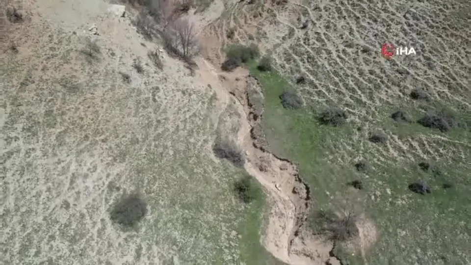 Tokat’ta kırılmanın olduğu fay hattı böyle görüntülendi