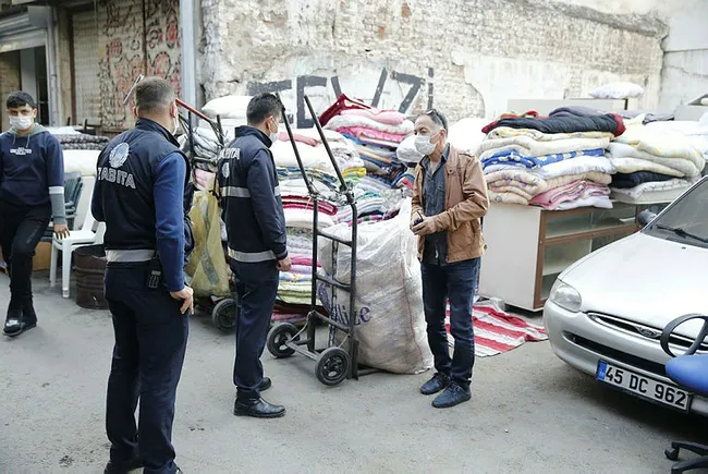 İzmir'deki battaniye skandalının ardından hurdacı çıktı: Halkın hizmetine sundum - 2