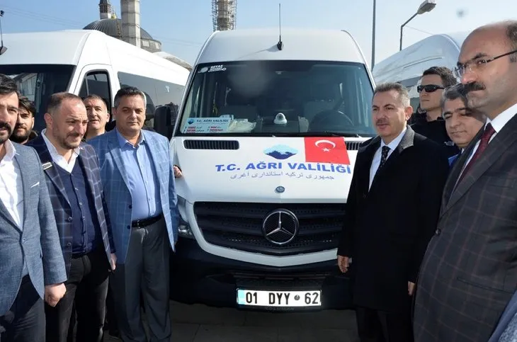 İran-Türkiye arasında transit minibüs seferleri başladı
