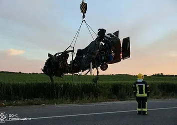 Ukrayna'yı şoka sokan trafik kazası! Nasıl gerçekleştiği bilinmiyor! 14 kişi öldü