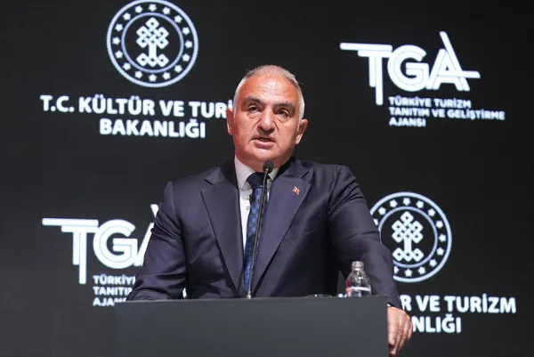 formula-1-yarislari-turkiyeye-geliyor-bakan-ersoy-tarih-vererek-duyurdu-1714466393834.jpg Formula 1 yarışları Türkiye'ye geliyor! Bakan Ersoy tarih vererek duyurdu - 2