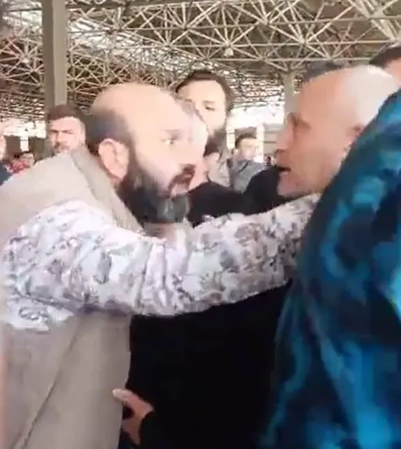 1684511678726.jpg Şehitlere laf eden CHP'li teşkilatını Kütahya esnafı pazara sokmadı: Şehidi bana mı verdiniz? Verdiyseniz kendinize verdiniz - 4