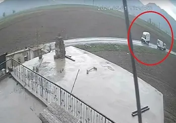 Niğde'de minibüsle hafif ticari araç çarpıştı! Feci kaza can aldı
