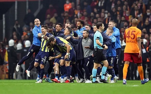 Galatasaray-Fenerbahçe derbisinde hakem ve VAR isyanı! İşte damga vuran kararlar - 4