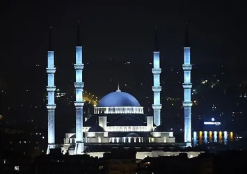 Toplumun kalbini attığı mekan: Camiler