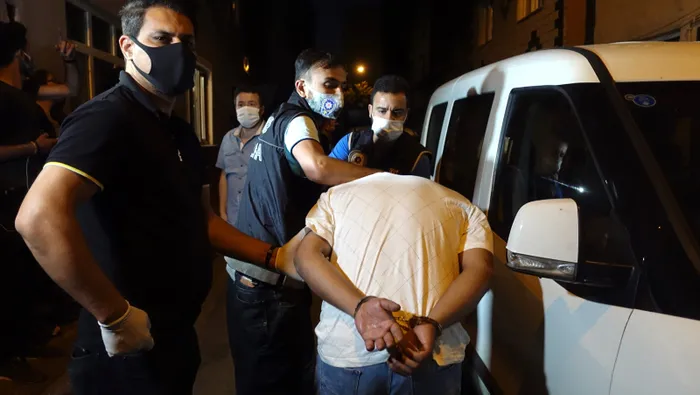 Bursa’da uyuşturucu satıcılarına yönelik dev şafak operasyonu