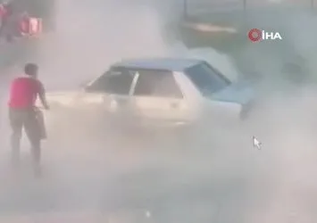 Otomobilde patlama anı kamerada
