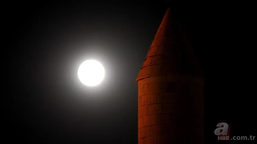 AY TUTULMASI ile ilgili HADİSLER! Peygamber Efendimiz Ay Tutulması sırasında ne yapardı? Husuf ne demek? 12