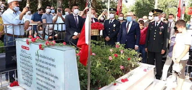 15 Temmuz kahramanı şehit Ömer Halisdemir kabri başında anıldı