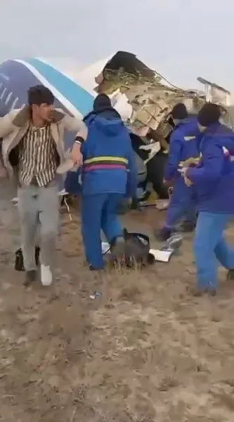 Kazakistan’da yolcu uçağı düştü! Feci kazada 38 kişi öldü | Ukrayna’dan sabotaj iddiası!