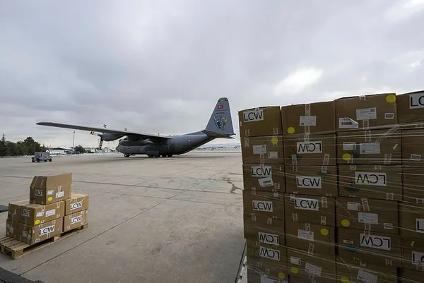 Depremzedeler için seferber olan Mehmetçik Hatay’a lojistik destek üssü kurdu