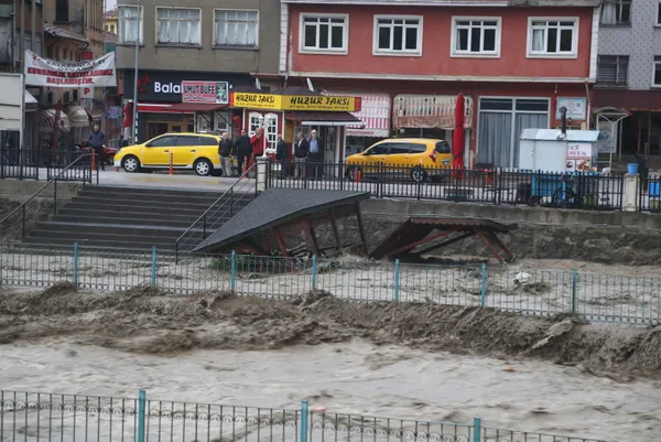 son-dakika-kastamonuda-2-kopru-coktu-dukkan-acmayin-uyarisi-1656315403090.jpg Son dakika: Kastamonu'da 2 köprü çöktü! 'Dükkan açmayın' uyarısı - 13