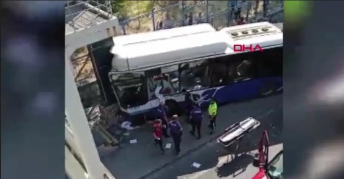 Ankara'da belediye otobüsü kaza yaptı!
