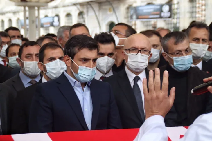 Özdemir Bayraktar son yolculuğuna uğurlandı! Sevenleri Fatih Camii'ne akın etti