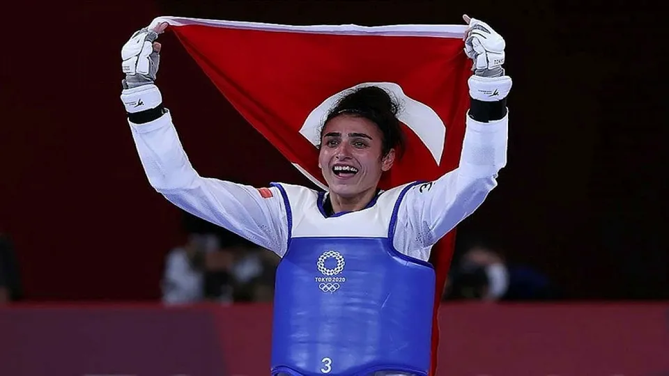 Milli tekvandocu Hatice Kübra İlgün'den yüreklere dokunan sözler: Rahmetli babama verdiğim sözü tuttum