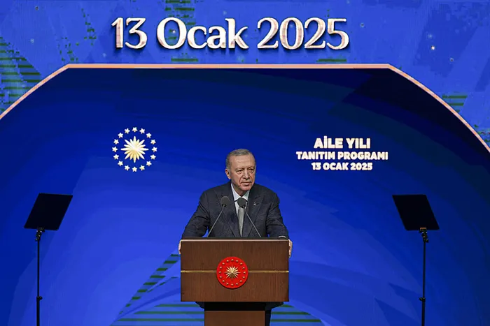 baskan-erdogan-ilk-evlenen-ciftlere-faizsiz-150-bin-tl-kredi-verecegiz-1736772039185.jpg Başkan Erdoğan aileleri dijital platformlar konusunda uyardı (AA)