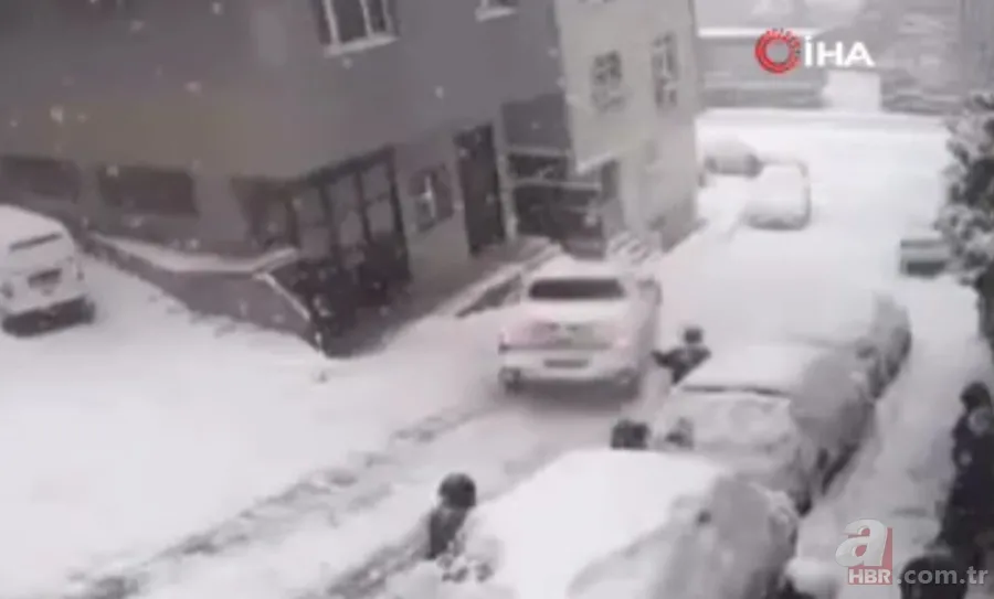 Kağıthane'de kaygan zemin faciası! Yokuştan kayan kamyonet çocuklara çarptı 7