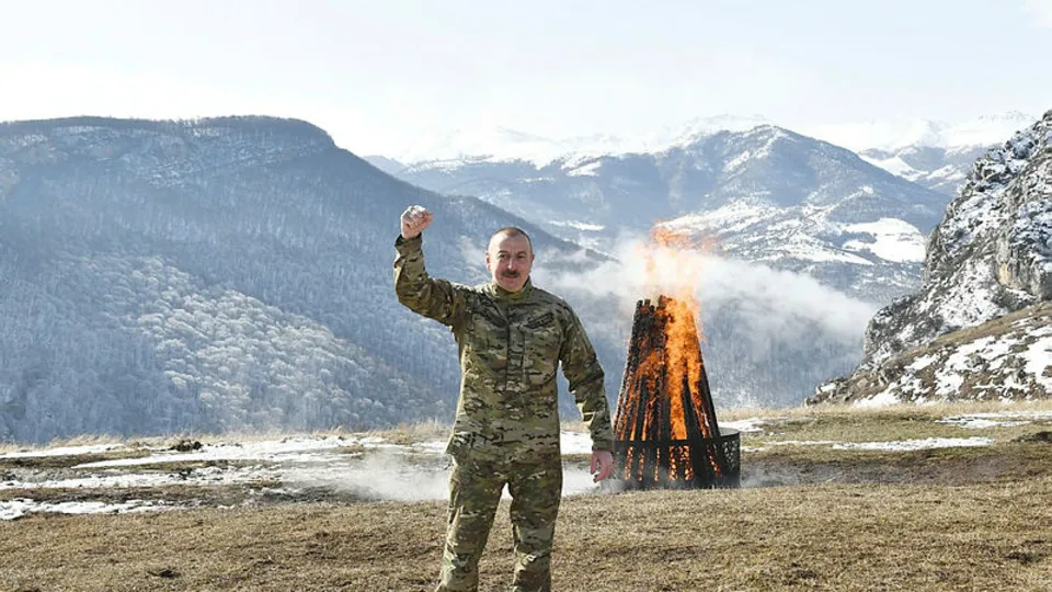 Son dakika | Cumhurbaşkanı İlham Aliyev Nevruz ateşini yaktı: "Biz 21. yüzyılın savaşını verdik ve düşmanı yok ettik"
