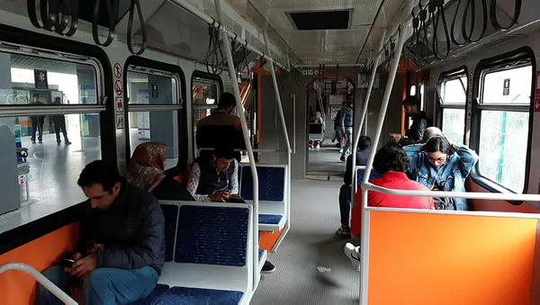 İstanbul'da metro arızası... Bazı seferlerde aksamalar yaşandı - 2