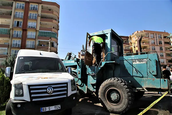 Şanlıurfa'da feci kaza! Öğrenci servisi ile iş makinesi çarpıştı - 4
