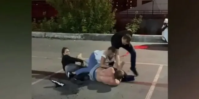 Rusya’da boksörlerin kavgasını ayırmaya çalışan kişi kendi canından oldu - 4