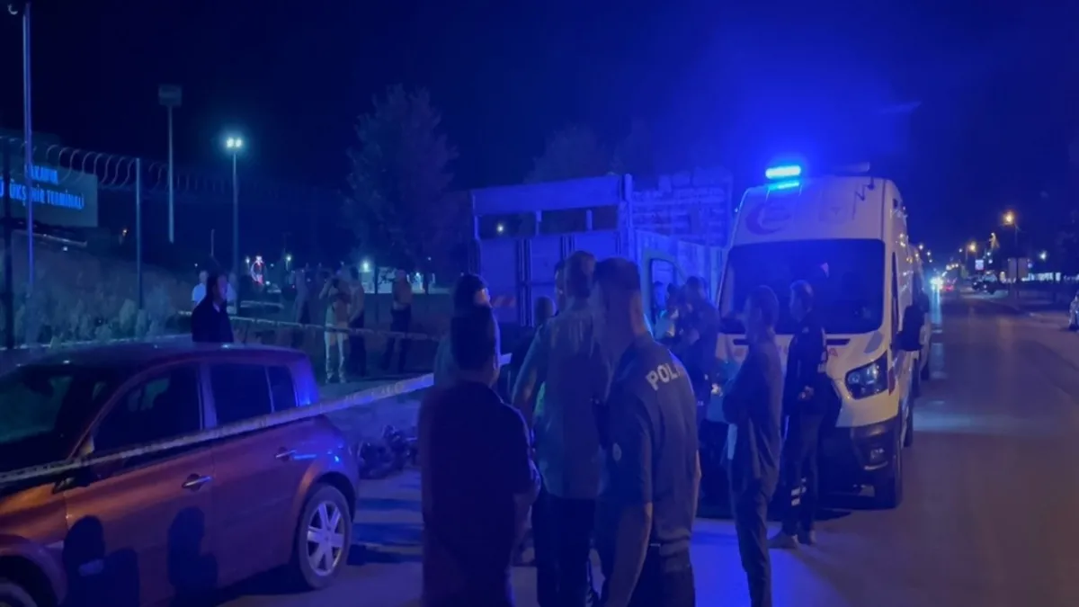 Sakarya'da feci kaza: Bisikletliye çarpan sürücü olay yerinden kaçtı