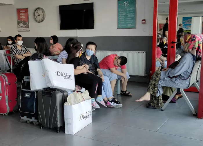 Son dakika: Bayram göçü başladı! İstanbul Havalimanı'nda ve 15 Temmuz Demokrasi Otogarı'nda yoğunluk - 9
