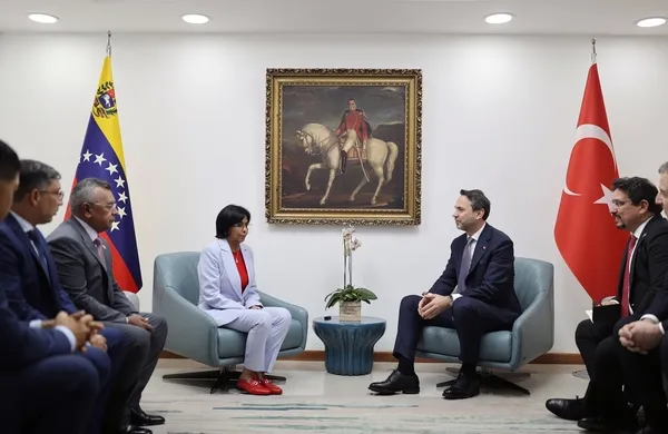 1706728510701.jpg Enerji zirvesi! Bakan Bayraktar Venezuela Devlet Başkanı Maduro ile görüştü - 2