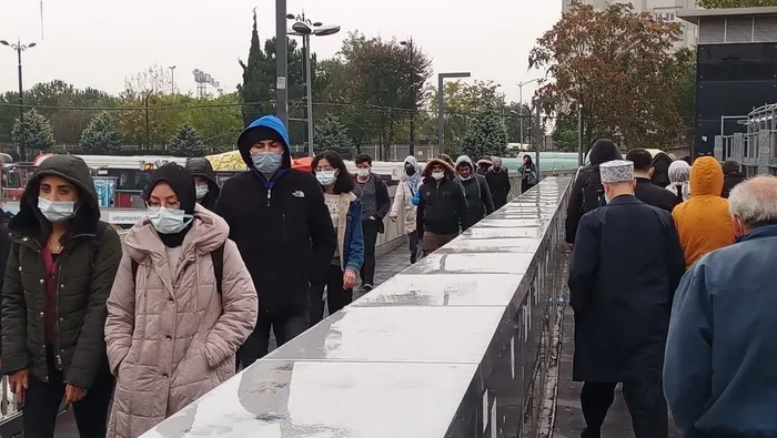 Son dakika: İstanbulluların toplu ulaşım çilesi! Haftanın ilk günü Cevizlibağ’da tramvay ve metrobüslerde yoğunluk