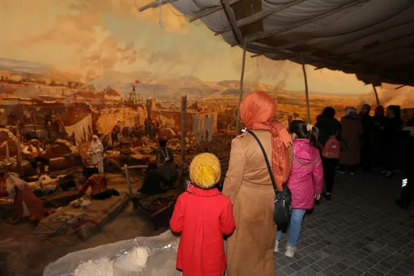 gaziantep-baskan-fatma-sahin-onculugunde-turkiye-yuzyilina-en-hazir-sehir-1703861824609.jpg Gaziantep Başkan Fatma Şahin öncülüğünde Türkiye Yüzyılı’na en hazır şehir