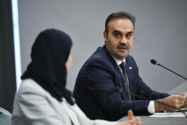 Bakan Kacır BAE’li mevkidaşı Al Amiri ile bir araya geldi