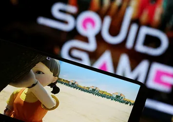 Squid Game ikinci sezon ne zaman? Squid Game dizisinde kimsenin görmediği detaylar! Telefon numarası ve duvar...