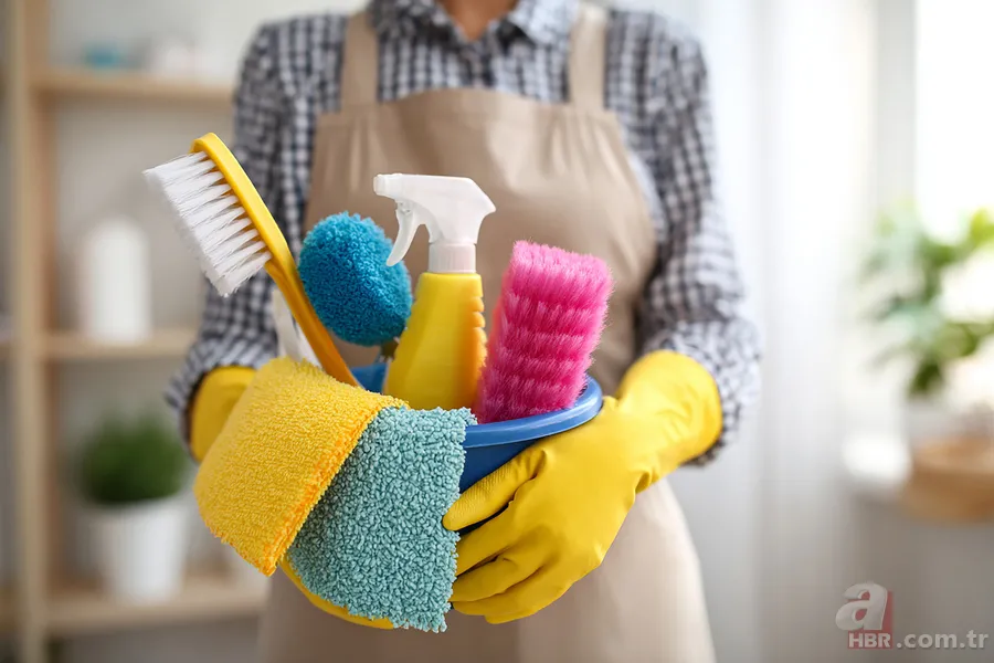 Sakın kazımayın! Duvardaki yapışkan izlerini çıkaran doğal çözüm: Yıllardır göz önündeymiş 2