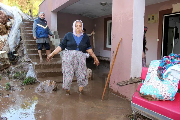 1671808287921.jpg Antalya'daki sel faciası sonrası devletten vatandaşa yardım eli: 200 milyon lira hasar ödemesi yapılacak - 3