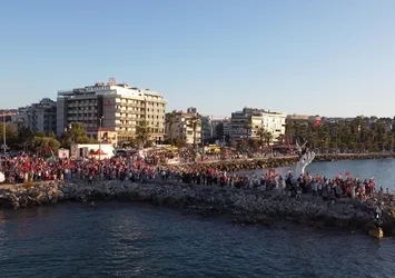 Kuşadası'ndan Gazze'ye destek eli! Küresel Sumud Filosu için yüzlerce kişi bir araya geldi