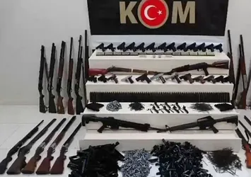 Van'da 13 adrese eş zamanlı operasyon: Çok sayıda silah ve mühimmat ele geçirildi