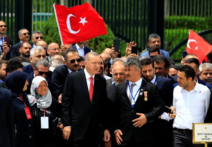 Erdoğan 15 Temmuz Anıtı başında dua etti