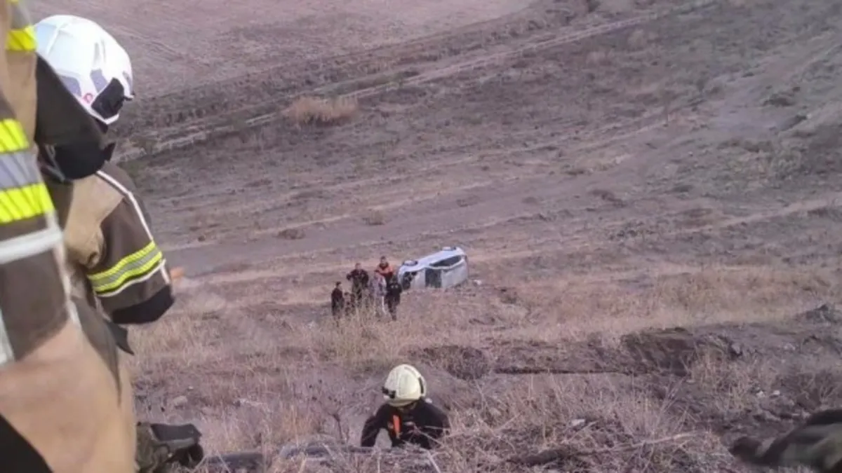 Diyarbakır'da feci kaza! Araç şarampole uçtu