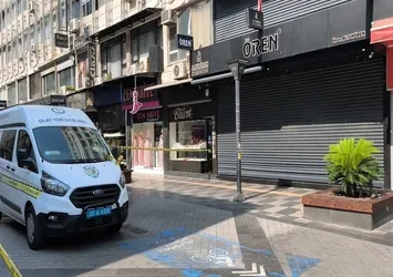 Mersin'de kuyumcu soygunu! Maskeyle gelip kayıplara karıştılar