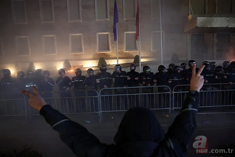 Tiran'da yolsuzluk iddiaları sokakları karıştırdı! Arnavutluk'ta Edi Rama hükümetine istifa çağrısı 13