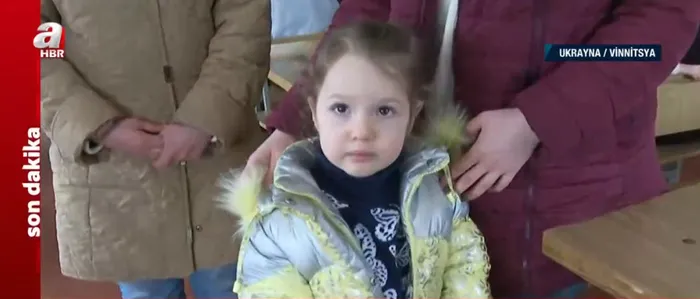 Siviller Ukrayna’dan tahliye ediliyor! Kavuşma anları A Haber’de! Minik Aylin babasına böyle seslendi - 6