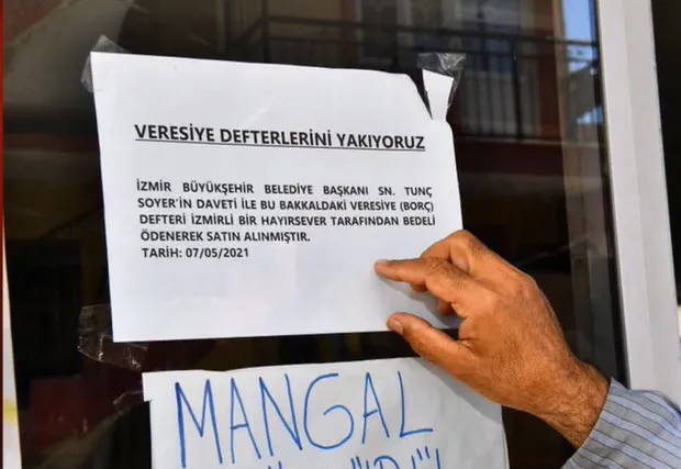 İzmir Büyükşehir Belediye Başkanı CHP’li Tunç Soyer yardım kampanyasını şova dönüştürdü! Tepki yağıyor: Tam bir rezillik