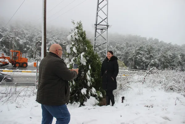 izmire-nisan-kari-kar-kalinligi-15-santimetreye-ulasti-1617274494753.jpg İzmir'e nisan karı! Kar kalınlığı 15 santimetreye ulaştı - 2