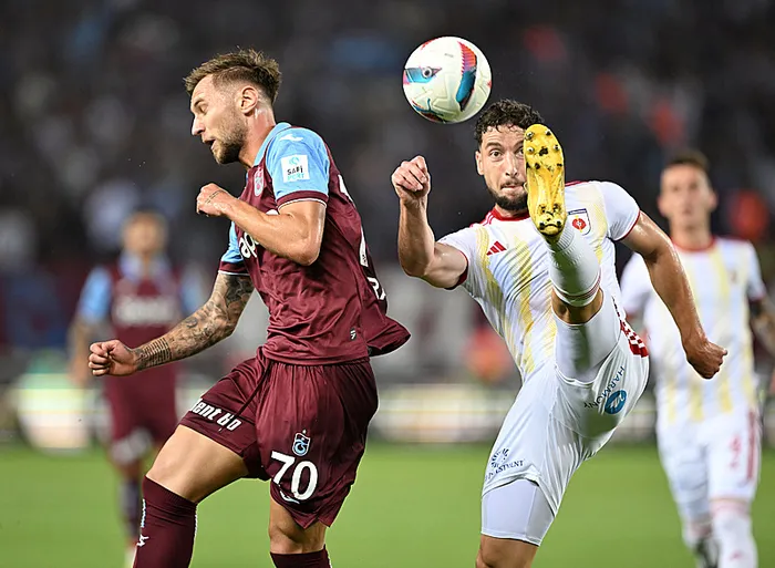 canli-yayin-trabzonspor-avrupa-liginde-tur-pesinde-ilk-duduk-caldi-1722537097455.jpg Trabzonspor Avrupa Ligi'nde bir üst tura yükseldi! - 3