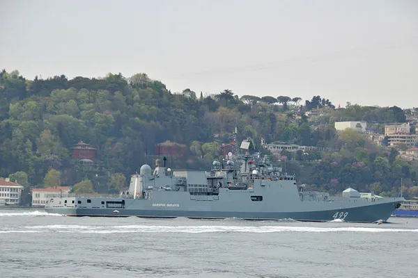 Rus savaş gemisi İstanbul Boğazı'ndan geçti - 3