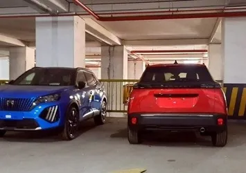 CHP'li İBB'nin skandalları bitmek bilmiyor! İSPARK'ta stoklanan onlarca sıfır araç görüntülendi! Katlar firmalara kiralanıyor...