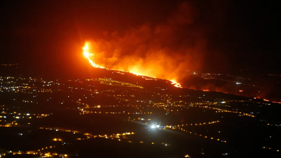 La Palma'da ateş ve suyun tehlikeli dansı! Halk psikolojik yıkım yaşıyor