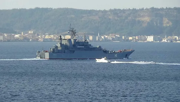 Rus savaş gemisi Novocherkassk Çanakkale Boğazı'ndan geçti - 1